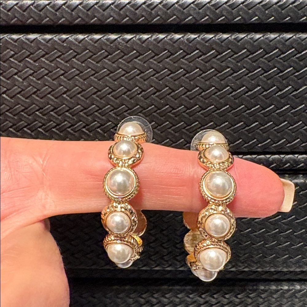 Elegant Gold and Pearl Hoop Earrings